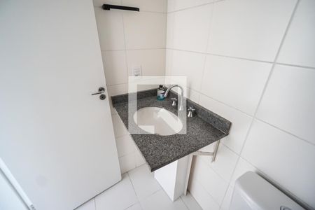 Apartamento à venda com 83m², 2 quartos e 1 vaga Apartamento à venda com 83m², 2 quartos e 1 vagaBanheiro social