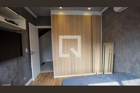 Casa de condomínio à venda com 302m², 5 quartos e 2 vagas Casa de condomínio à venda com 302m², 5 quartos e 2 vagasQuarto 2