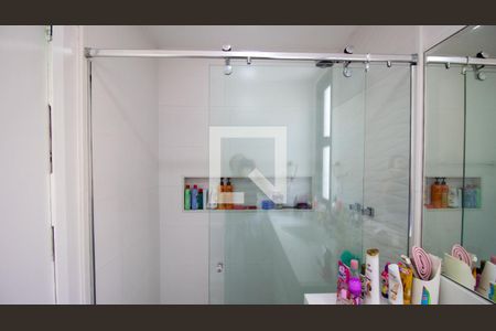 Casa de condomínio à venda com 302m², 5 quartos e 2 vagas Casa de condomínio à venda com 302m², 5 quartos e 2 vagasBanheiro da Suíte 1