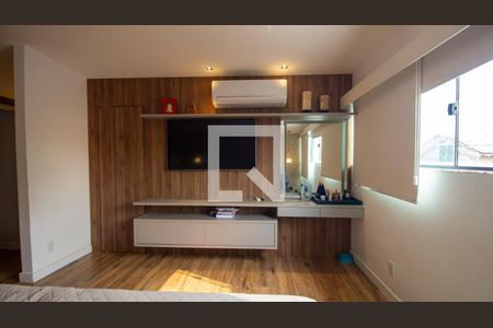 Casa de condomínio à venda com 302m², 5 quartos e 2 vagas Casa de condomínio à venda com 302m², 5 quartos e 2 vagasSuíte 2