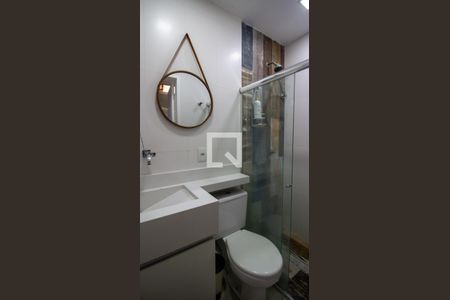 Casa de condomínio à venda com 302m², 5 quartos e 2 vagas Casa de condomínio à venda com 302m², 5 quartos e 2 vagasBanheiro da Área Gourmet