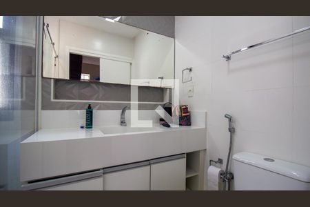 Casa de condomínio à venda com 302m², 5 quartos e 2 vagas Casa de condomínio à venda com 302m², 5 quartos e 2 vagasBanheiro Social