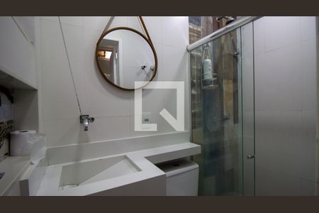 Casa de condomínio à venda com 302m², 5 quartos e 2 vagas Casa de condomínio à venda com 302m², 5 quartos e 2 vagasBanheiro da Área Gourmet