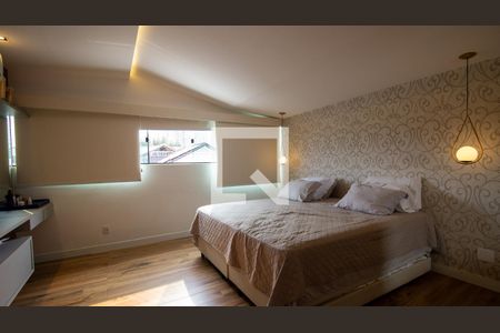 Casa de condomínio à venda com 302m², 5 quartos e 2 vagas Casa de condomínio à venda com 302m², 5 quartos e 2 vagasSuíte 2