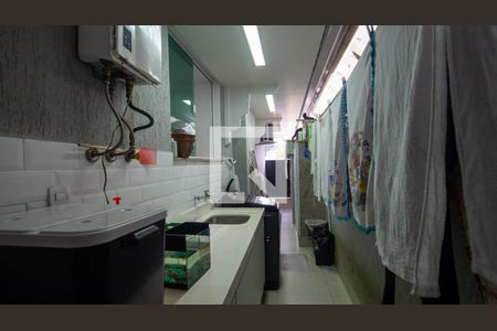 Casa de condomínio à venda com 302m², 5 quartos e 2 vagas Casa de condomínio à venda com 302m², 5 quartos e 2 vagasÁrea de Serviço