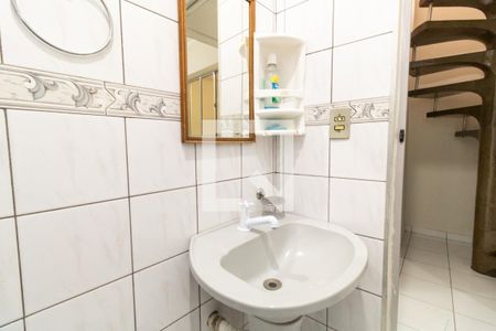 Lavabo de casa para alugar com 3 quartos, 180m² em Vila Lageado, São Paulo