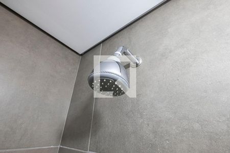 Banheiro de kitnet/studio para alugar com 1 quarto, 27m² em Pinheiros, São Paulo