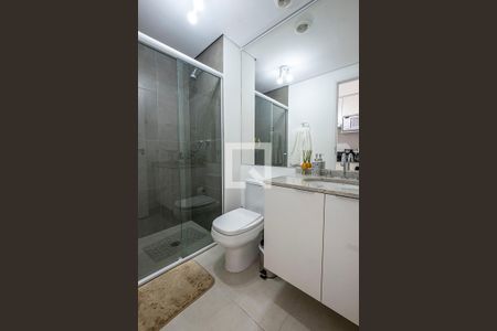 Banheiro de kitnet/studio para alugar com 1 quarto, 27m² em Pinheiros, São Paulo