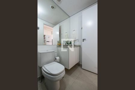 Banheiro de kitnet/studio para alugar com 1 quarto, 27m² em Pinheiros, São Paulo