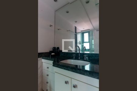 Apartamento à venda com 384m², 4 quartos e 7 vagasBanheiro da Suíte 4