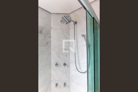 Apartamento à venda com 384m², 4 quartos e 7 vagasBanheiro da Suíte 3