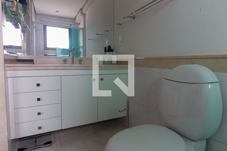 Apartamento à venda com 384m², 4 quartos e 7 vagasBanheiro da Suíte 2