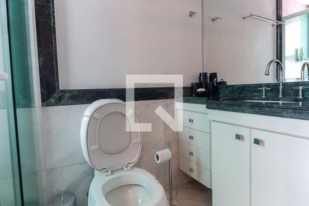 Apartamento à venda com 384m², 4 quartos e 7 vagasBanheiro da Suíte 4