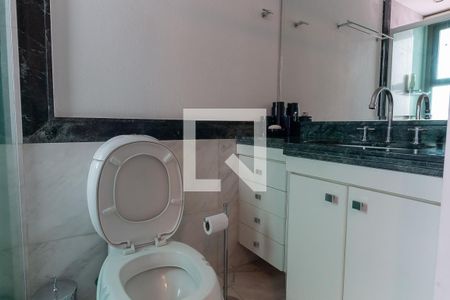 Apartamento à venda com 384m², 4 quartos e 7 vagasBanheiro da Suíte 4