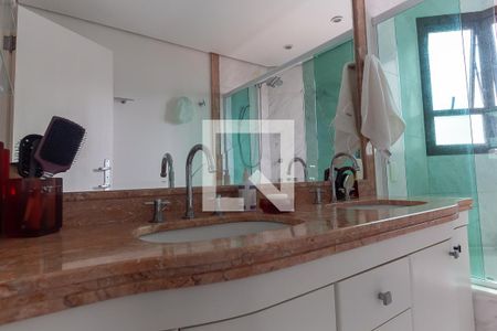 Apartamento à venda com 384m², 4 quartos e 7 vagasBanheiro da Suíte 3