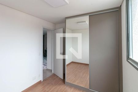 Quarto 1 de apartamento para alugar com 2 quartos, 54m² em Padre Eustáquio, Belo Horizonte