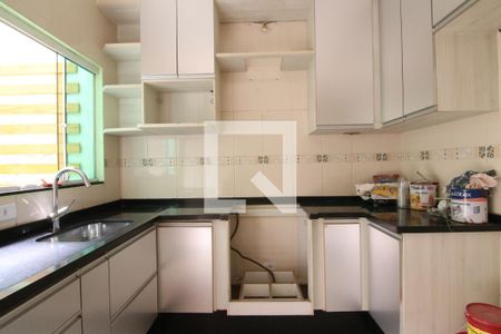 Casa para alugar com 100m², 2 quartos e 2 vagasCozinha