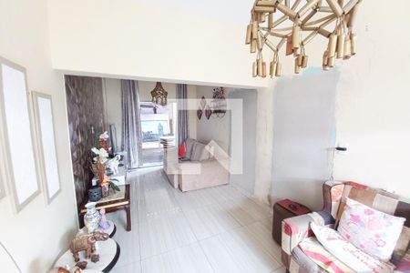 Sala de estar  de casa à venda com 3 quartos, 360m² em Piratininga (venda Nova), Belo Horizonte