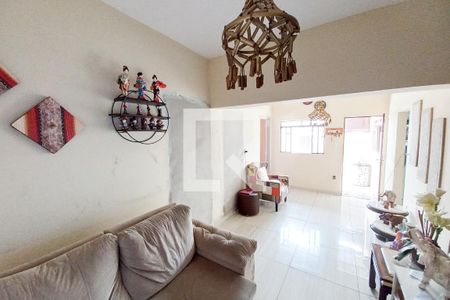  Sala de estar  de casa à venda com 3 quartos, 360m² em Piratininga (venda Nova), Belo Horizonte