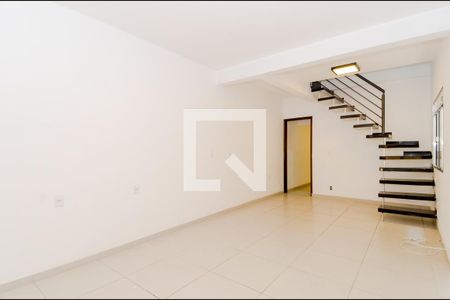 Sala de casa para alugar com 2 quartos, 140m² em Jardim Presidente Dutra, Guarulhos