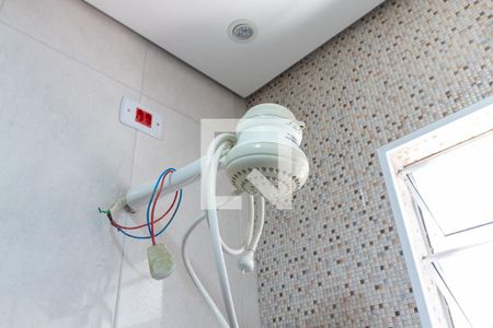 Casa à venda com 100m², 2 quartos e 2 vagasChuveiro