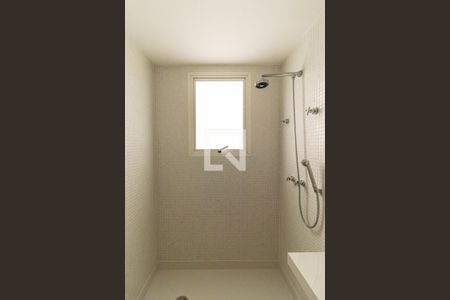 Apartamento à venda com 260m², 4 quartos e 4 vagasBanheiro da Suíte 4 - Ducha