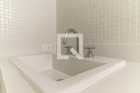 Apartamento à venda com 260m², 4 quartos e 4 vagasBanheiro da Suíte 1 - Torneira