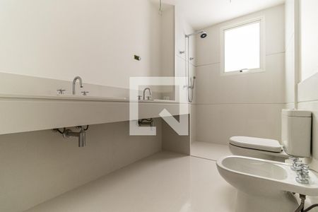 Apartamento à venda com 260m², 4 quartos e 4 vagasBanheiro da Suíte 2