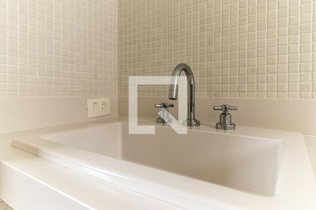Apartamento à venda com 260m², 4 quartos e 4 vagasBanheiro da Suíte 3 - Torneira
