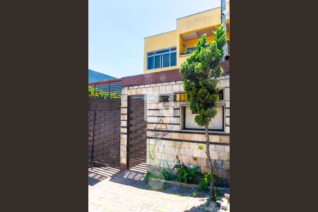 Casa à venda com 218m², 4 quartos e 6 vagasFachada