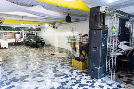 Casa à venda com 218m², 4 quartos e 6 vagasGaragem