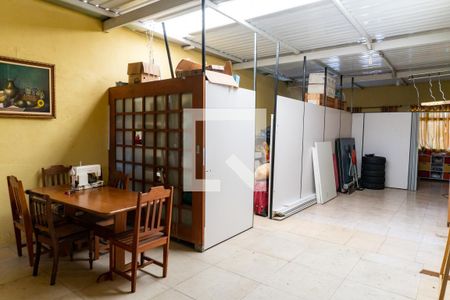 Casa à venda com 218m², 4 quartos e 6 vagasSalão