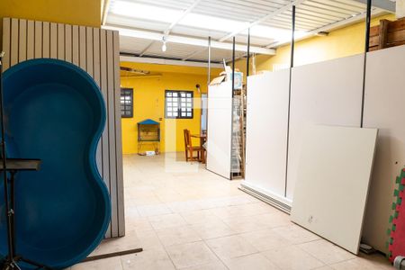 Casa à venda com 218m², 4 quartos e 6 vagasSalão