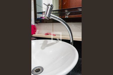 Casa à venda com 218m², 4 quartos e 6 vagasBanheiro da Suíte 1 Detalhe