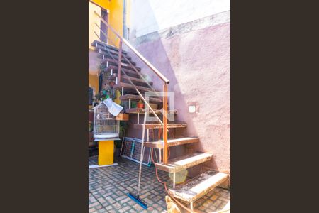 Casa à venda com 218m², 4 quartos e 6 vagasEscada