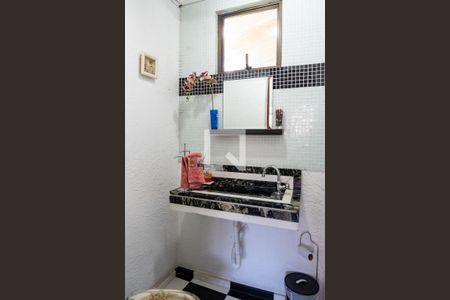 Casa à venda com 218m², 4 quartos e 6 vagasLavabo