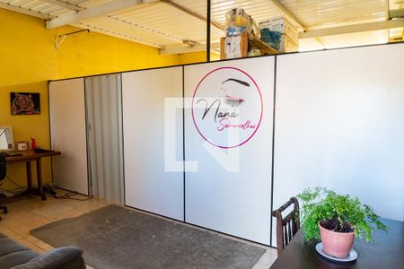 Casa à venda com 218m², 4 quartos e 6 vagasSalão