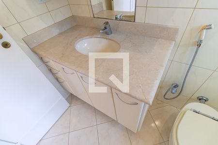 Casa de condomínio para alugar com 600m², 4 quartos e 4 vagasBanheiro da suíte 2
