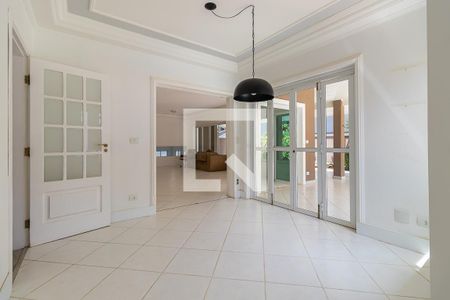 Casa de condomínio para alugar com 600m², 4 quartos e 4 vagasSala de almoço
