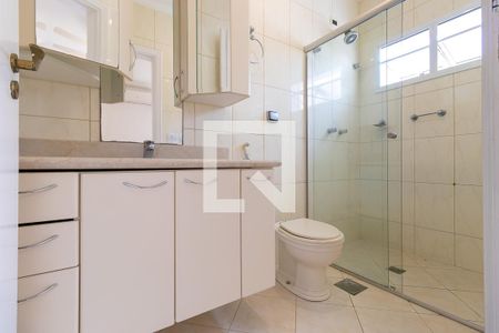 Casa de condomínio para alugar com 600m², 4 quartos e 4 vagasBanheiro da suíte 2