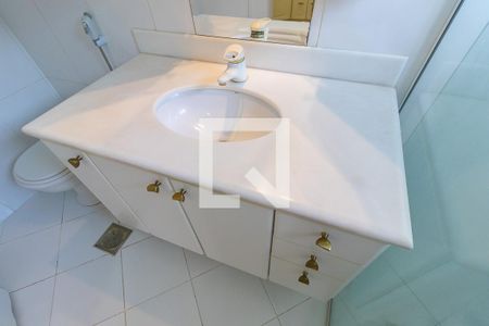 Casa de condomínio para alugar com 600m², 4 quartos e 4 vagasBanheiro da suíte 4