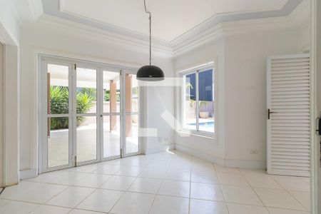 Casa de condomínio para alugar com 600m², 4 quartos e 4 vagasSala de almoço