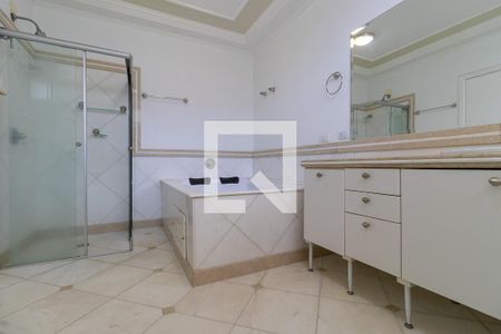 Casa de condomínio para alugar com 600m², 4 quartos e 4 vagasBanheiro da suíte 1