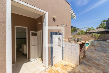 Casa de condomínio para alugar com 600m², 4 quartos e 4 vagasDucha da piscina