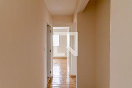 Corredor de apartamento para alugar com 3 quartos, 75m² em Vila Bandeirantes, São Paulo