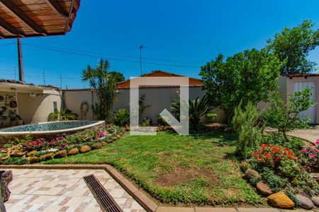 Casa à venda com 120m², 3 quartos e 3 vagas Casa à venda com 120m², 3 quartos e 3 vagasQuintal