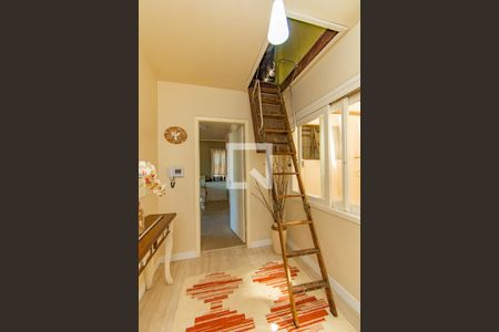 Casa à venda com 120m², 3 quartos e 3 vagas Casa à venda com 120m², 3 quartos e 3 vagasSótão