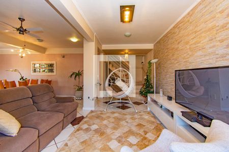 Casa à venda com 120m², 3 quartos e 3 vagas Casa à venda com 120m², 3 quartos e 3 vagasSala de TV