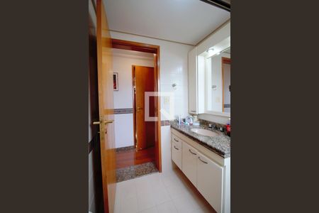 Apartamento para alugar com 198m², 4 quartos e 4 vagasBanheiro da Suíte 2