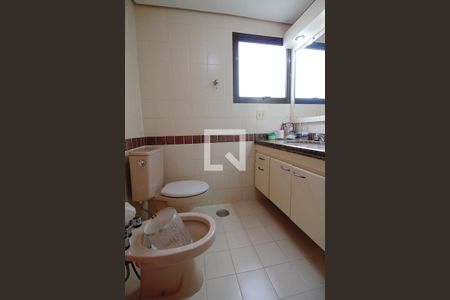 Apartamento para alugar com 198m², 4 quartos e 4 vagasBanheiro da Suíte 1